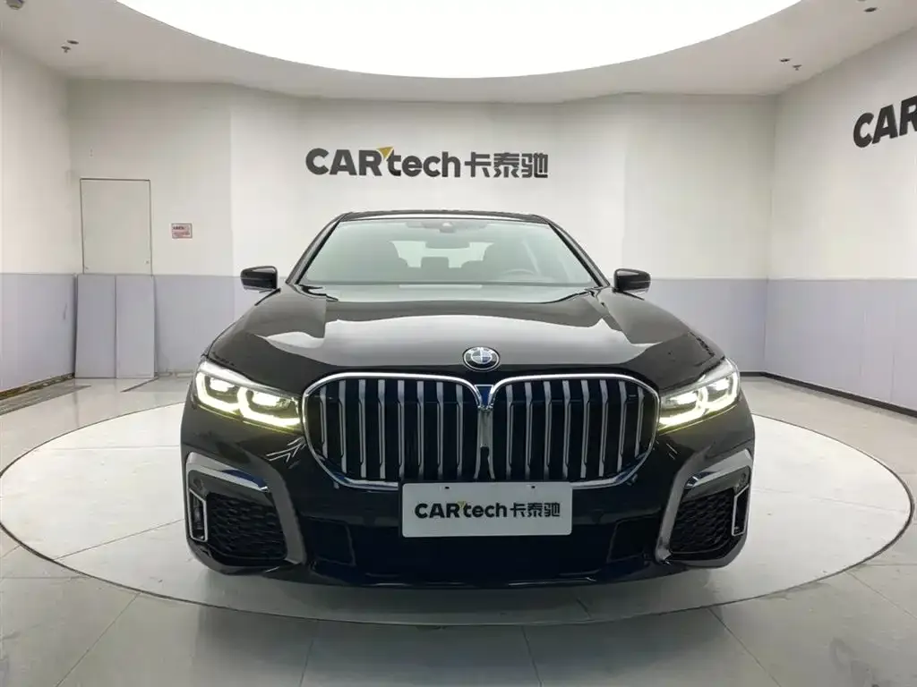 BMW 7 Series — фото 10
