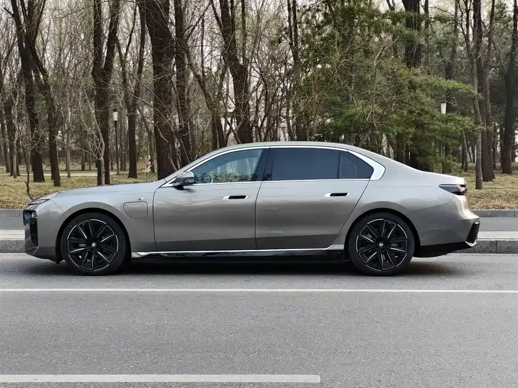 BMW i7 2024 из CN, фото 10