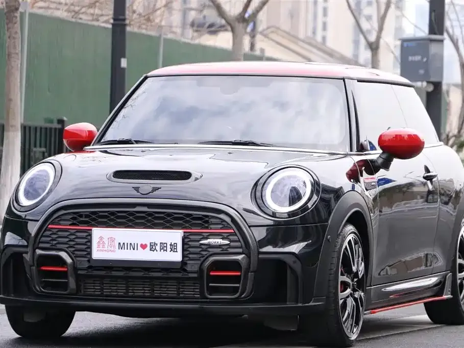MINI JCW (John Cooper Works) — фото 1