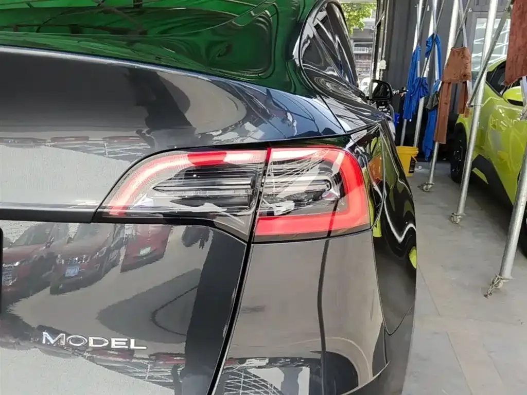Tesla Model Y — фото 8