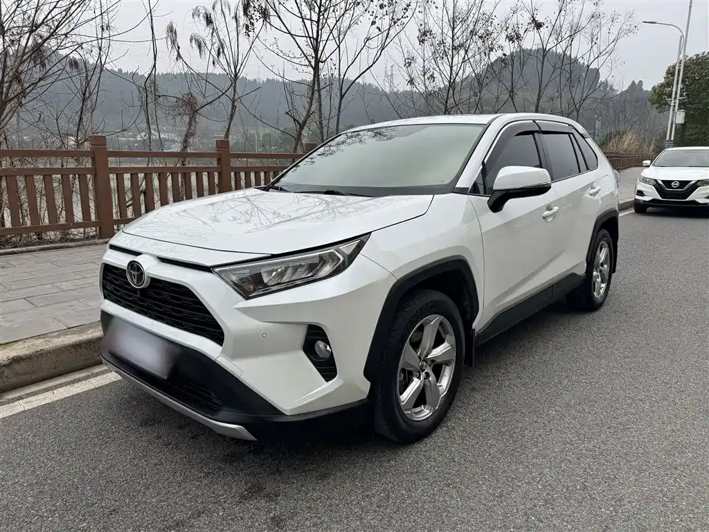 Toyota RAV4 — фото 8