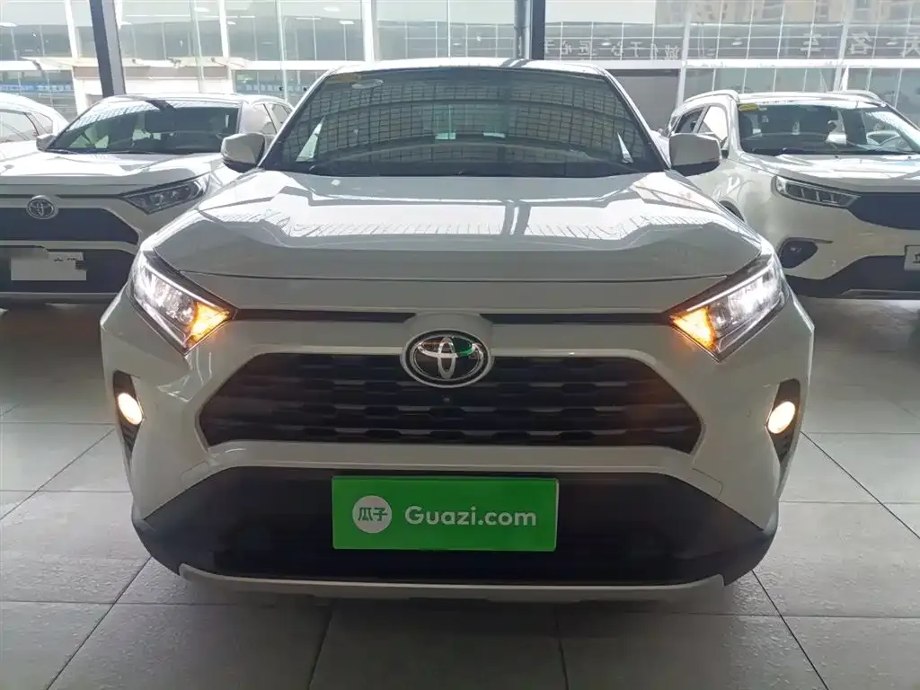 Toyota RAV4 — фото 9