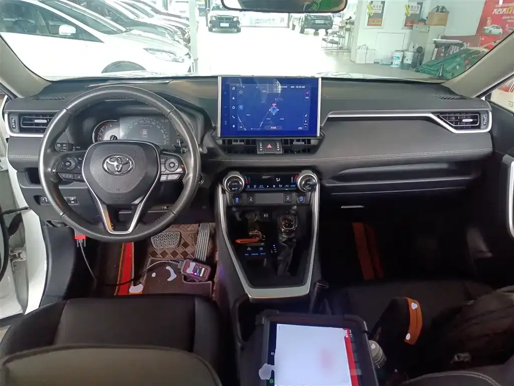 Toyota RAV4 — фото 10