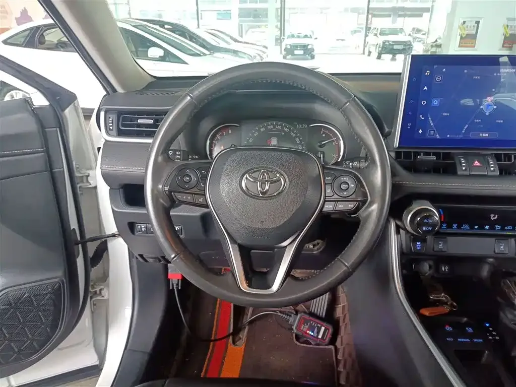 Toyota RAV4 — фото 5