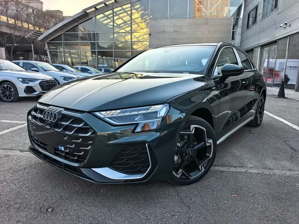 Audi A3 — фото 1