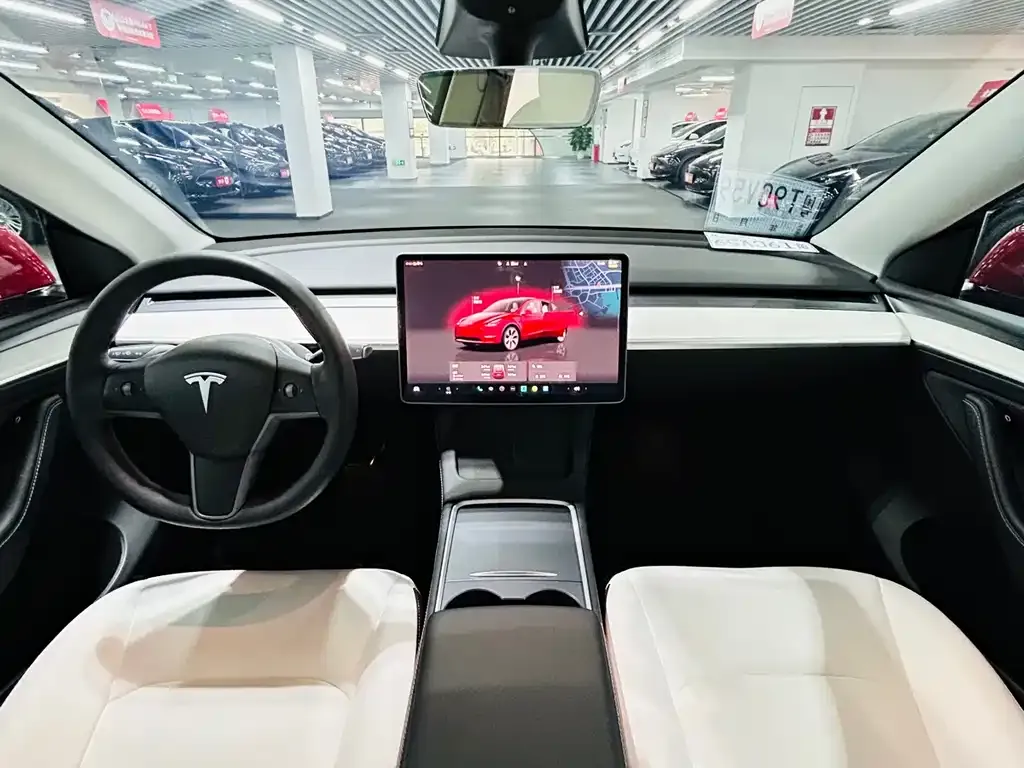 Tesla Model Y — фото 6