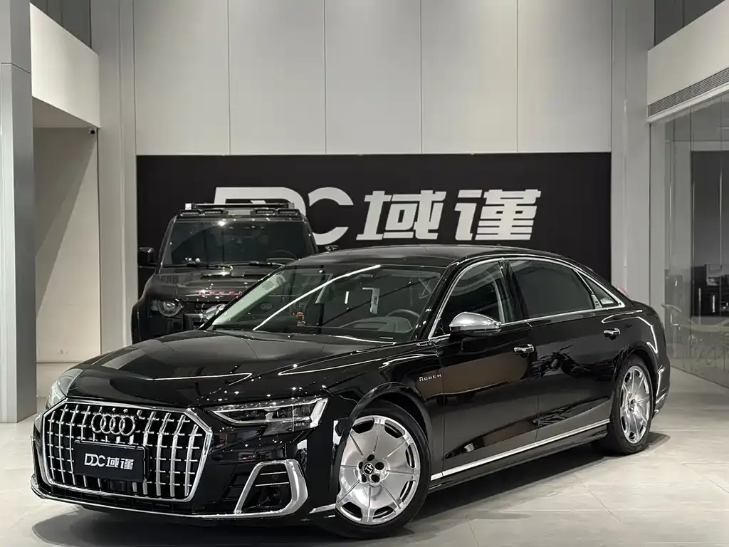 Audi A8 — фото 1