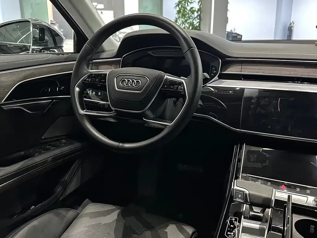 Audi A8 — фото 3