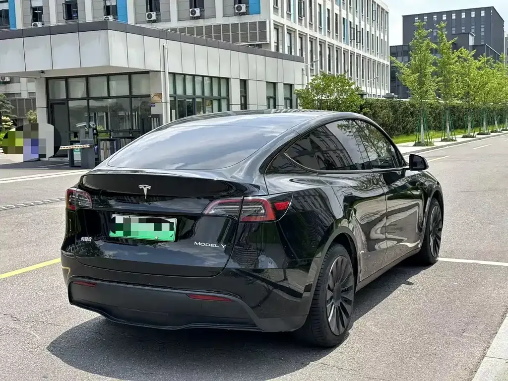 Tesla Model Y — фото 7