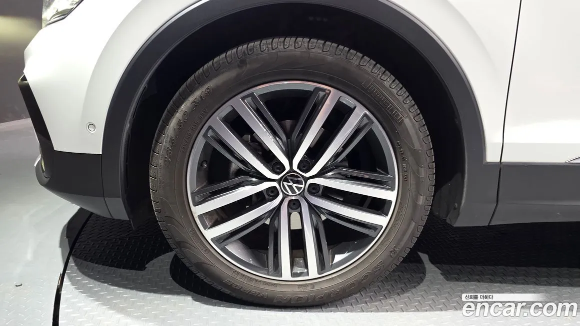 Volkswagen Tiguan — фото 7