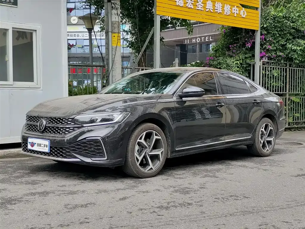 Volkswagen Passat — фото 1