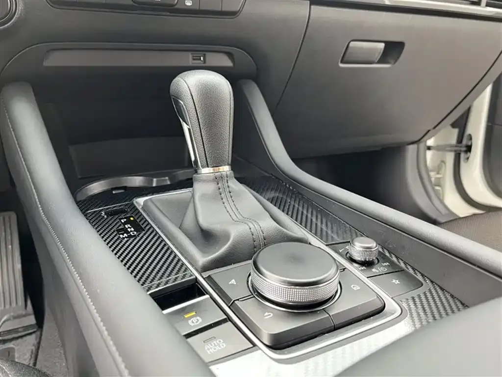 Mazda 3 Axela 2023 из CN, фото 3