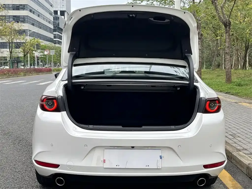 Mazda 3 Axela 2023 из CN, фото 5