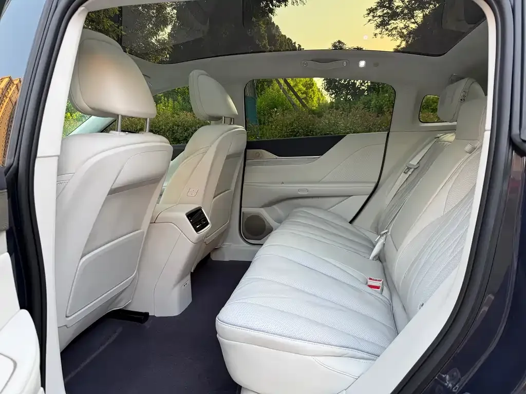 Buick Electra L7 2025 из CN, фото 3