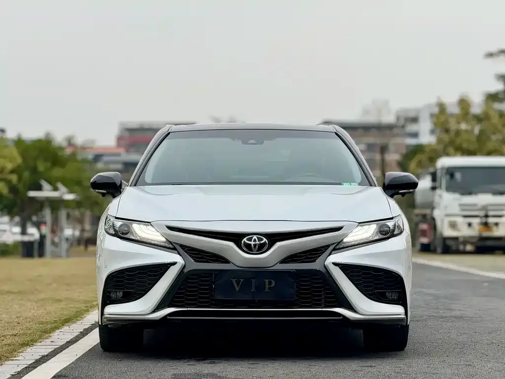 Toyota Camry — фото 4