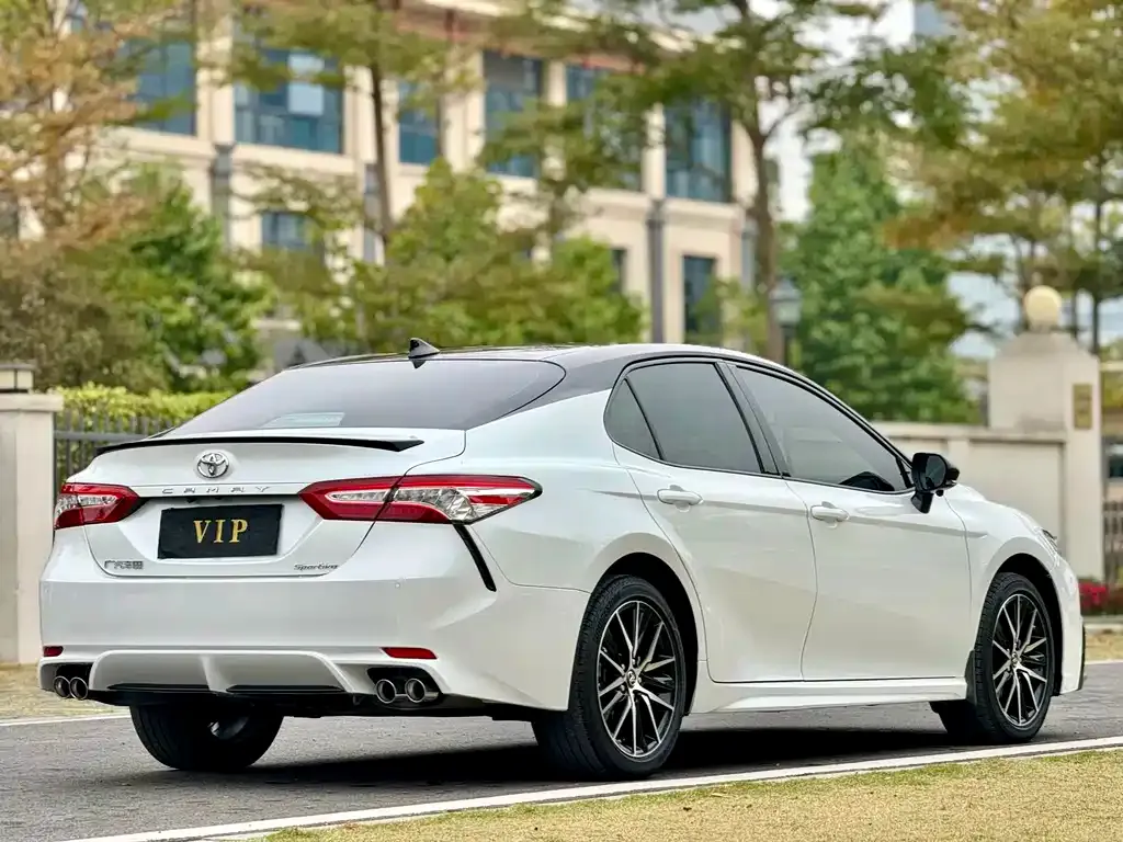 Toyota Camry — фото 6