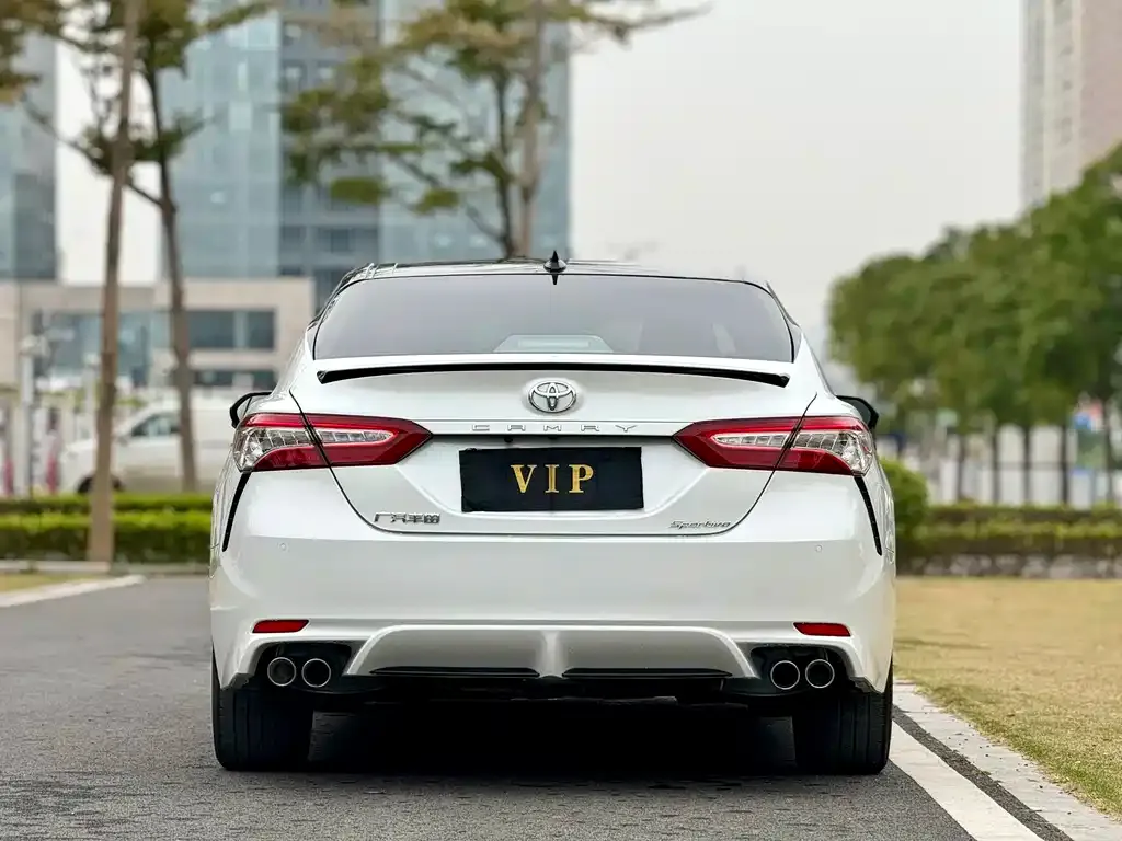 Toyota Camry — фото 10