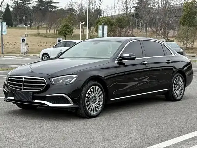 Mercedes-Benz E-Class — фото 1