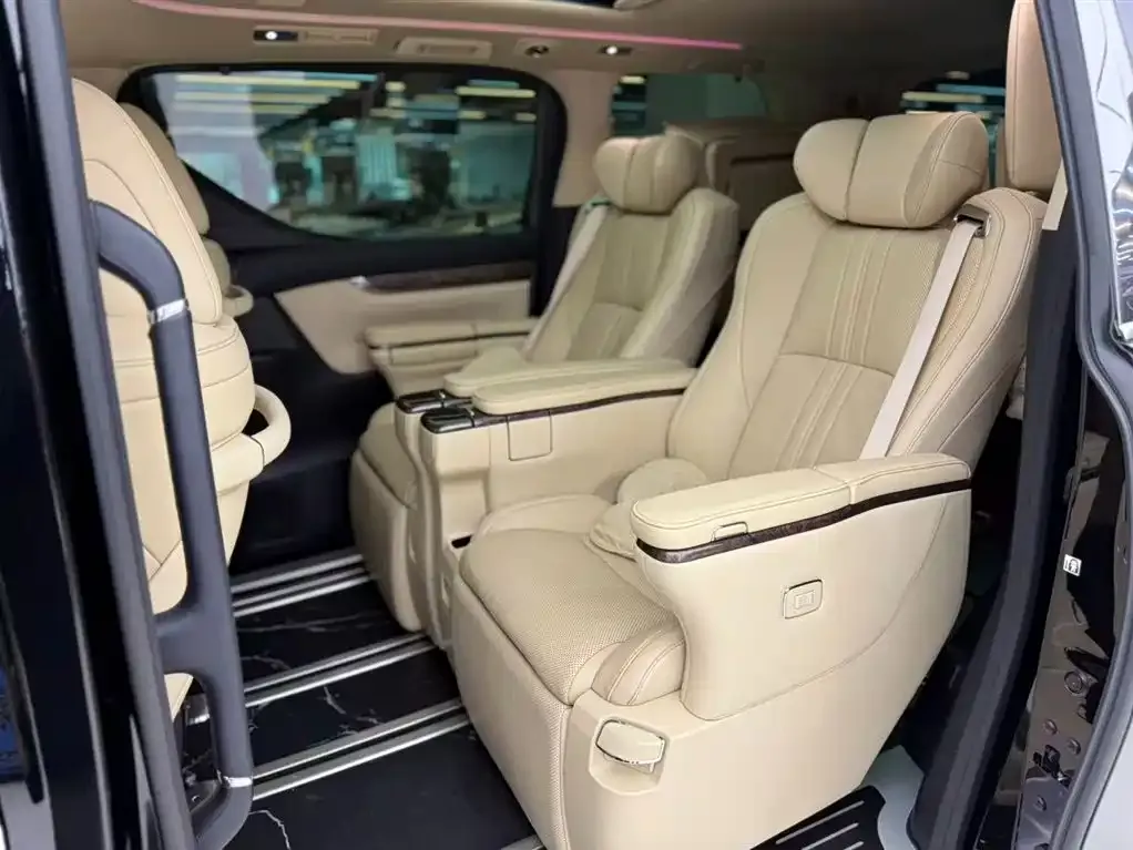 Toyota Vellfire — фото 7