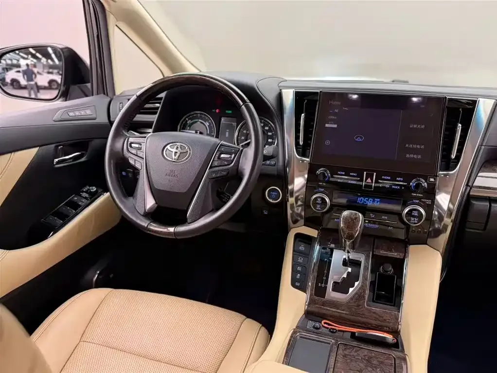 Toyota Vellfire — фото 9