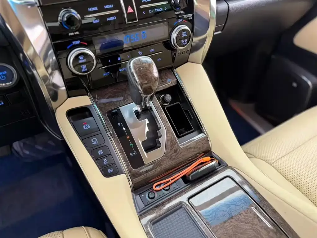 Toyota Vellfire — фото 5