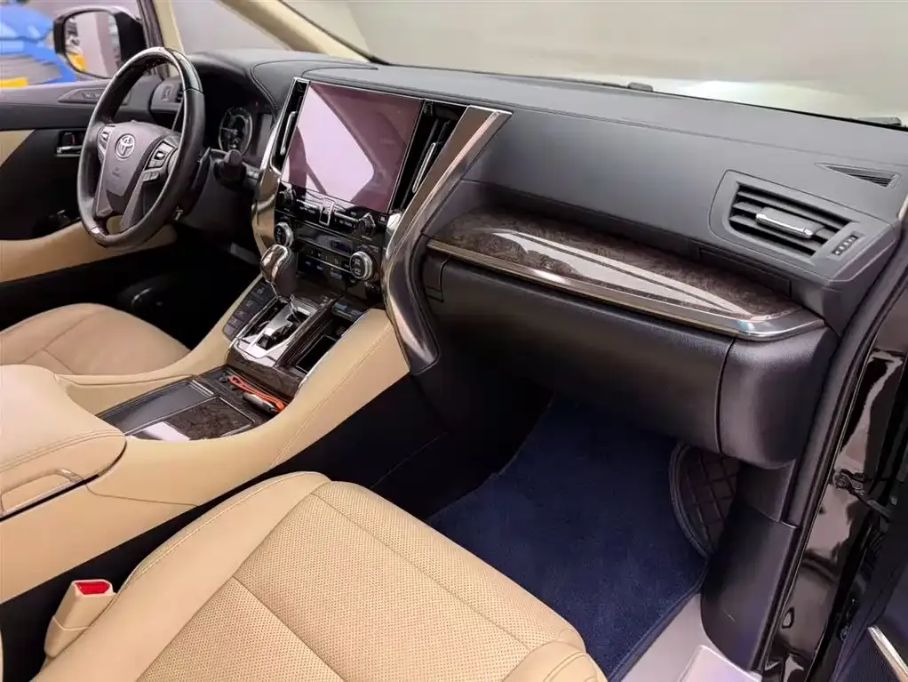 Toyota Vellfire — фото 10