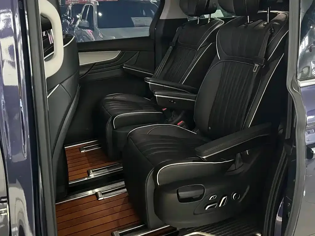 Roewe iMAX8 — фото 2