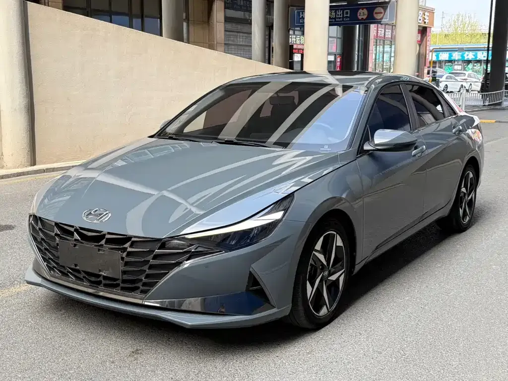 Hyundai Elantra — фото 1