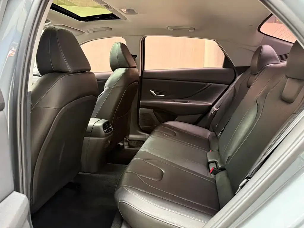Hyundai Elantra — фото 2