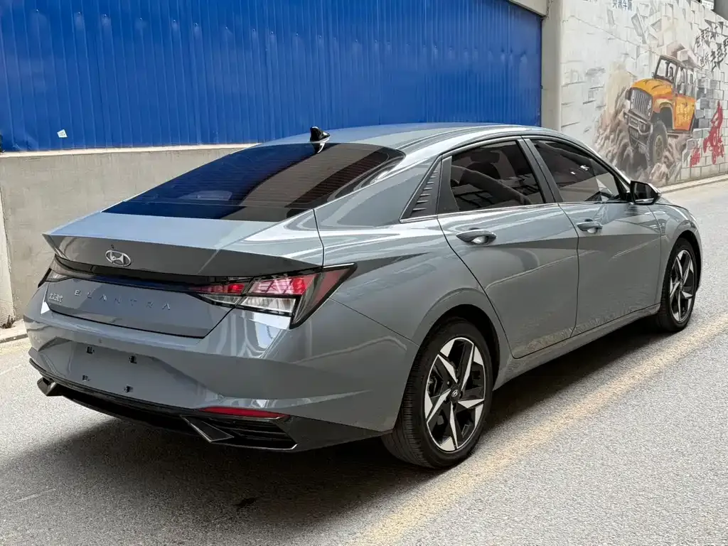 Hyundai Elantra — фото 5