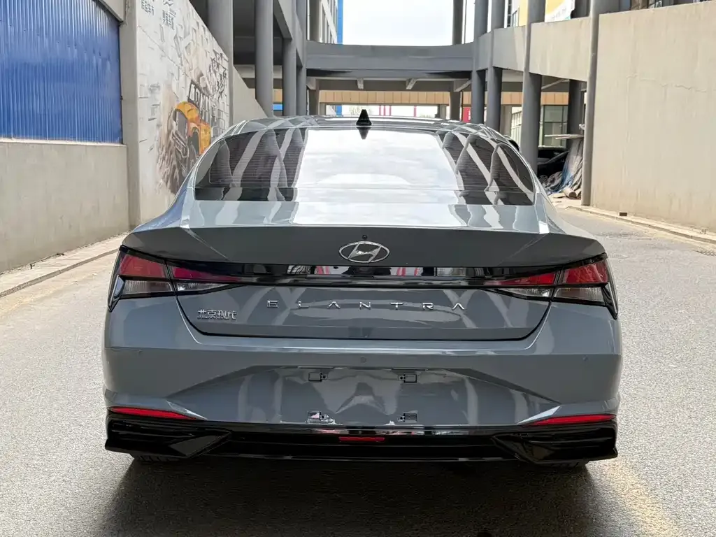 Hyundai Elantra — фото 3