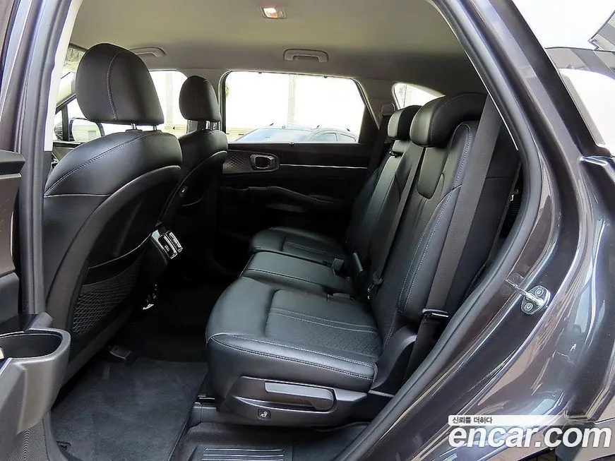 Kia Sorento — фото 6