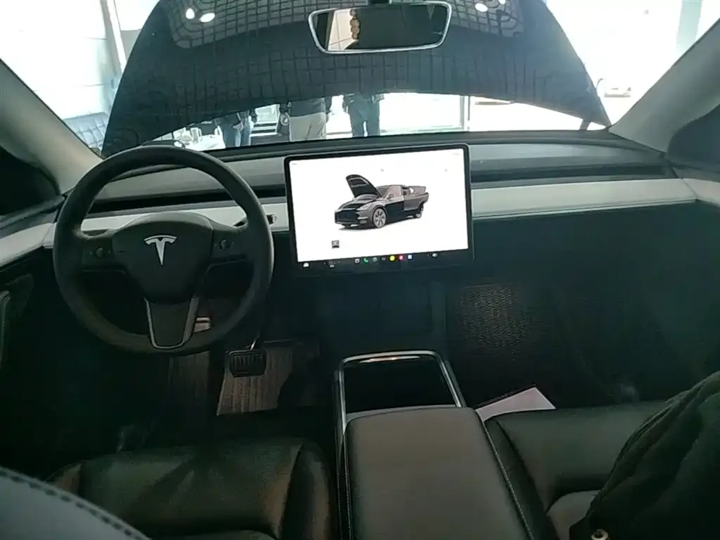 Tesla Model Y — фото 3