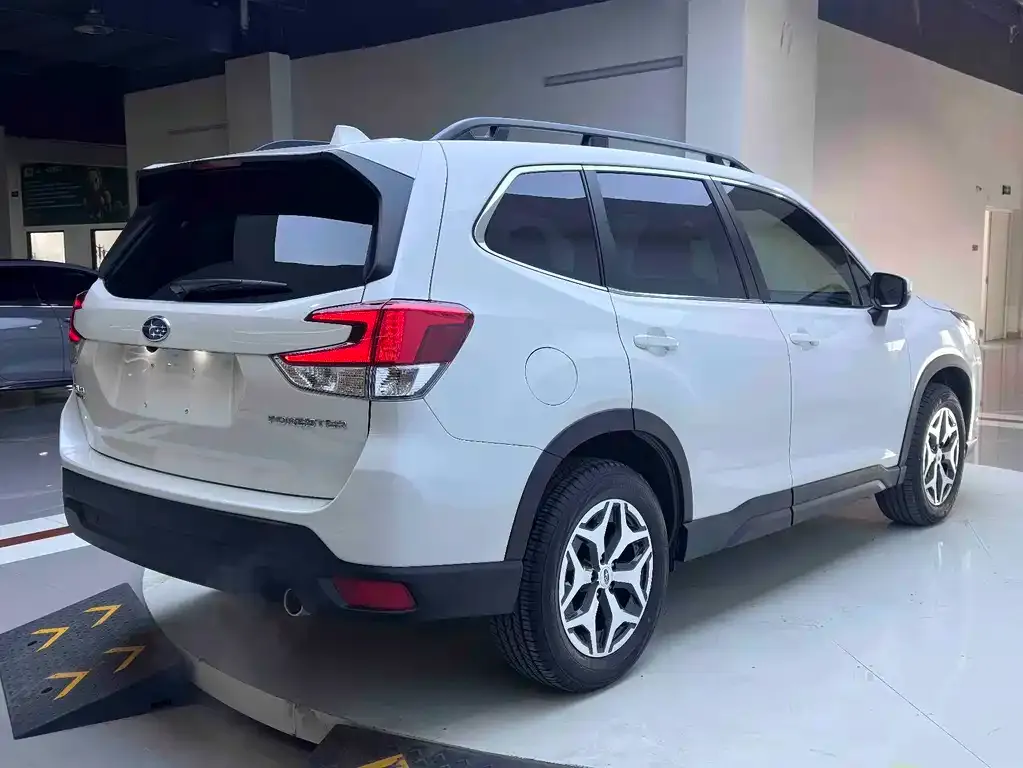 Subaru Forester — фото 7