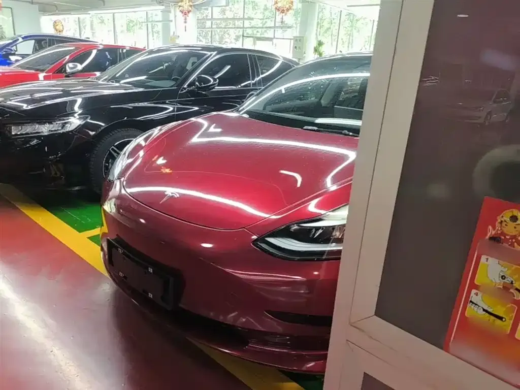 Tesla Model 3 — фото 9