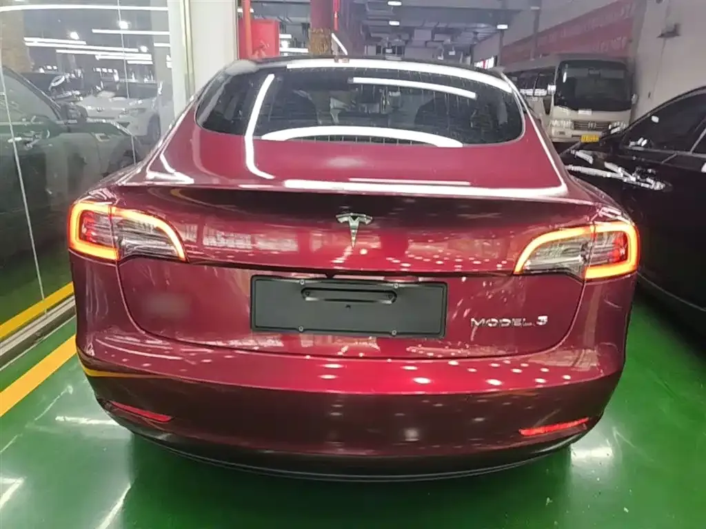 Tesla Model 3 — фото 4