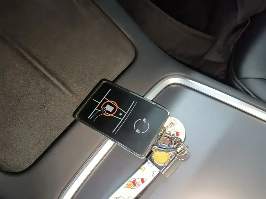 Tesla Model 3 — фото 10