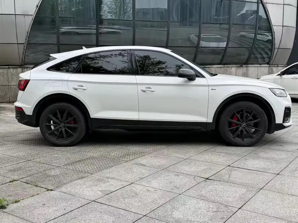 Audi Q5L Sportback — фото 9