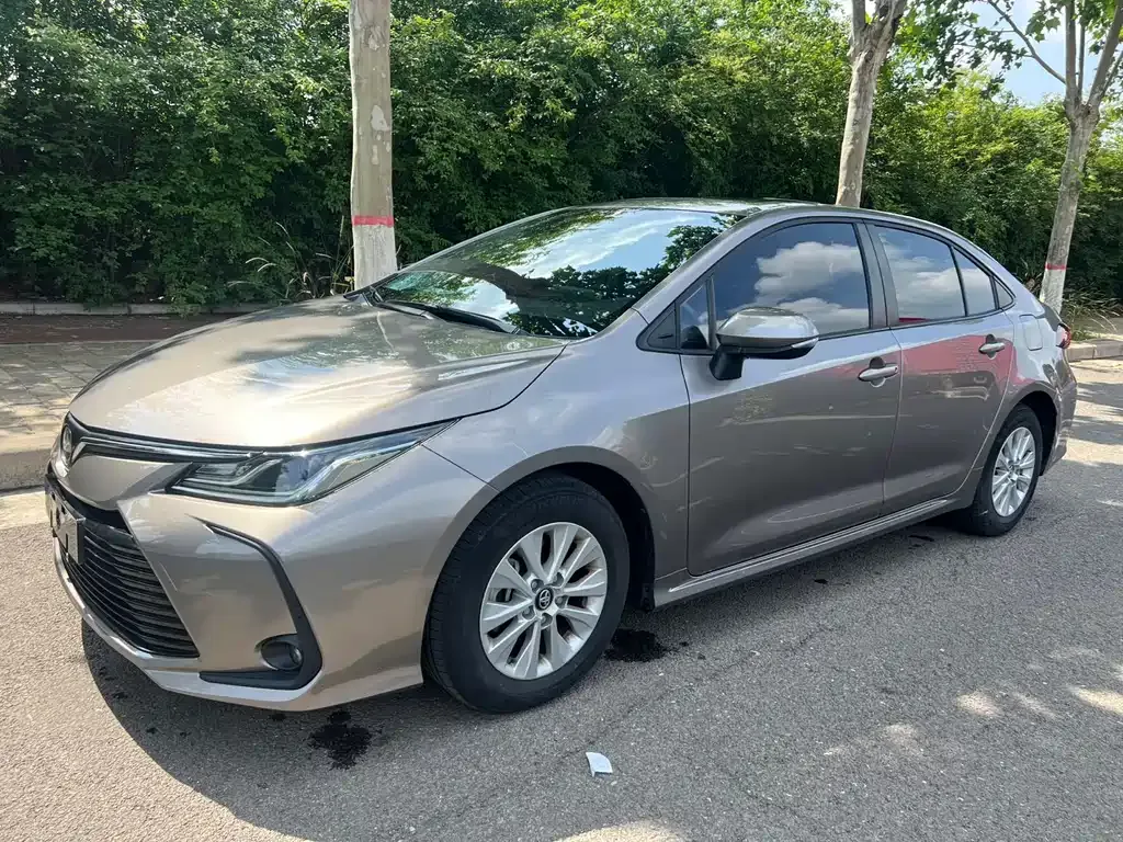 Toyota Corolla — фото 1