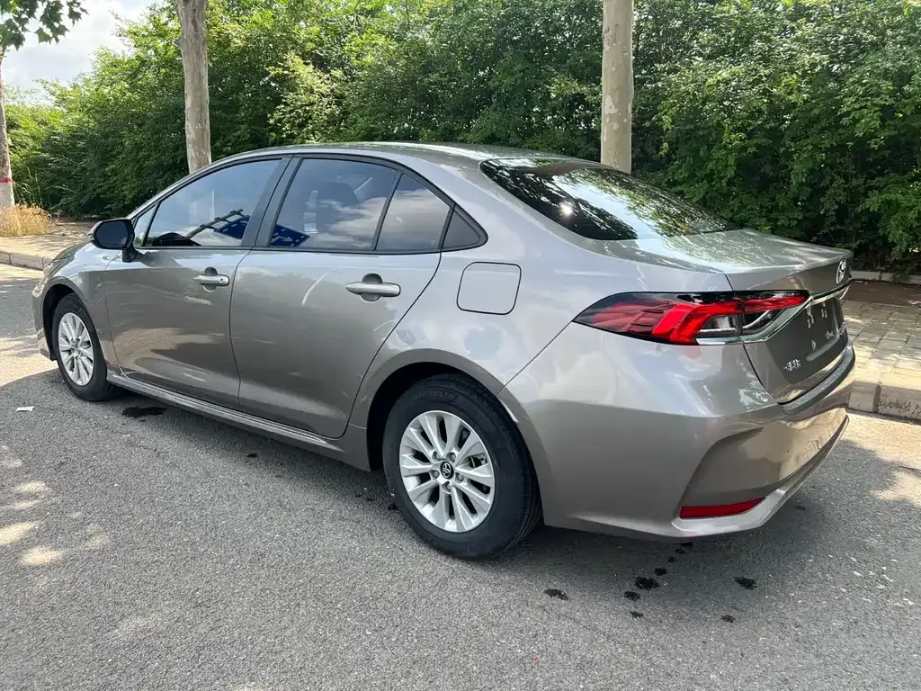 Toyota Corolla — фото 10