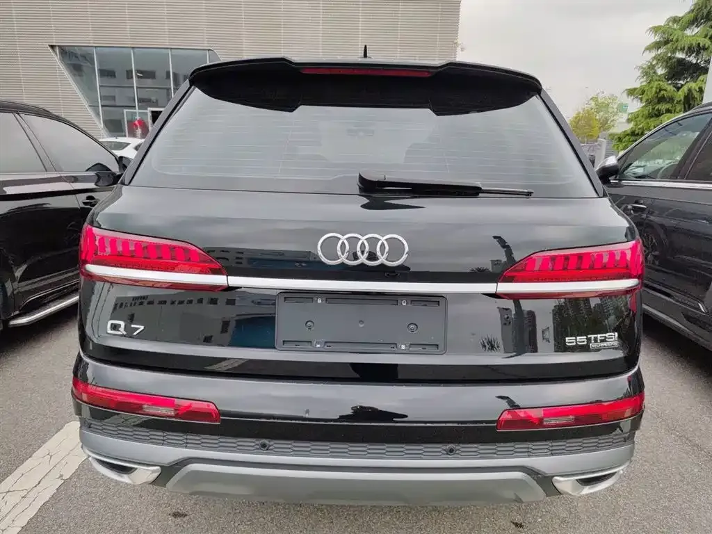 Audi Q7 — фото 6