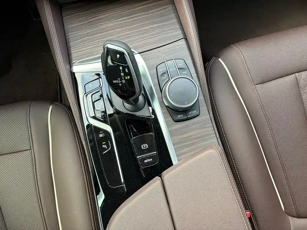 BMW 5 Series New Energy — фото 9