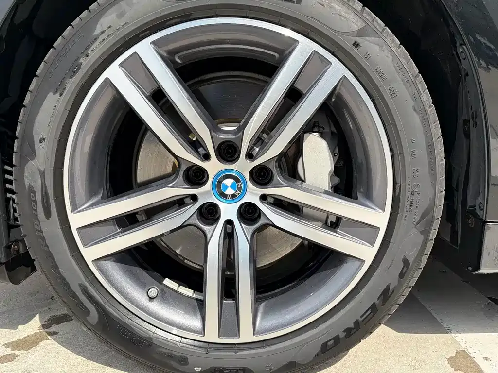 BMW 5 Series New Energy — фото 7
