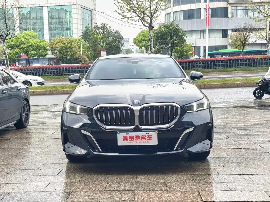 BMW 5 Series — фото 10