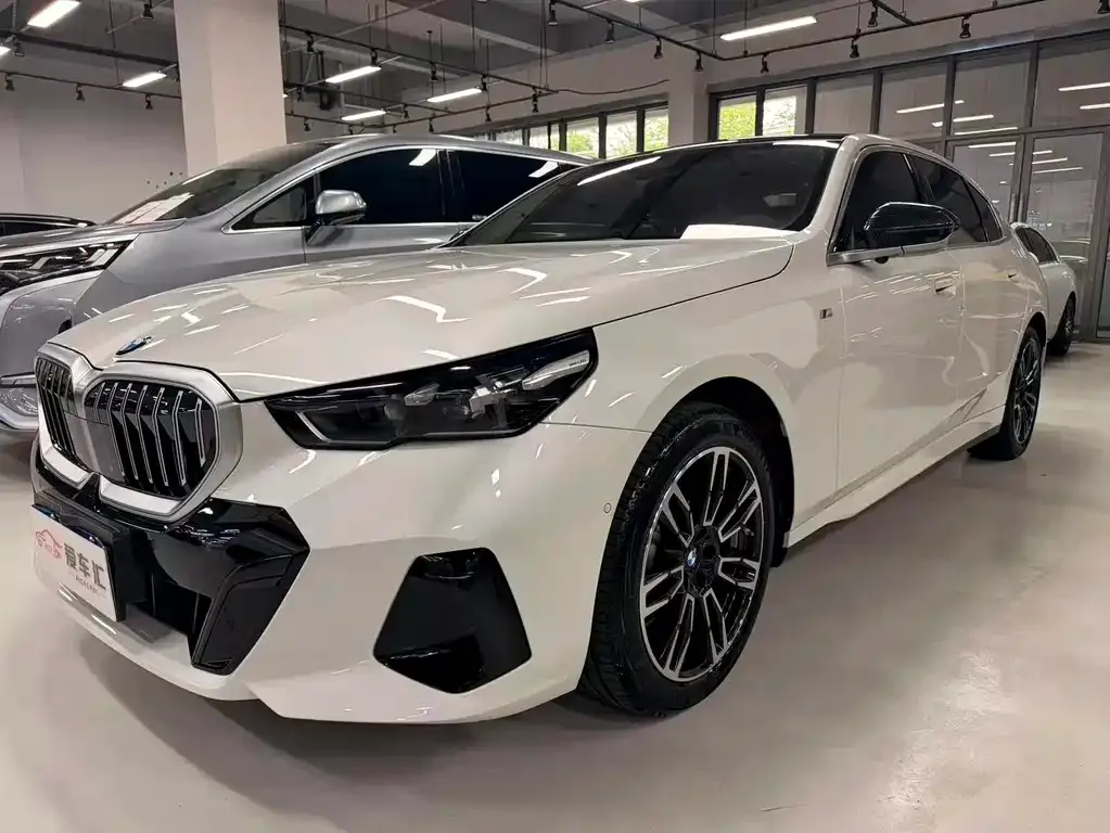 BMW 5 Series — фото 1