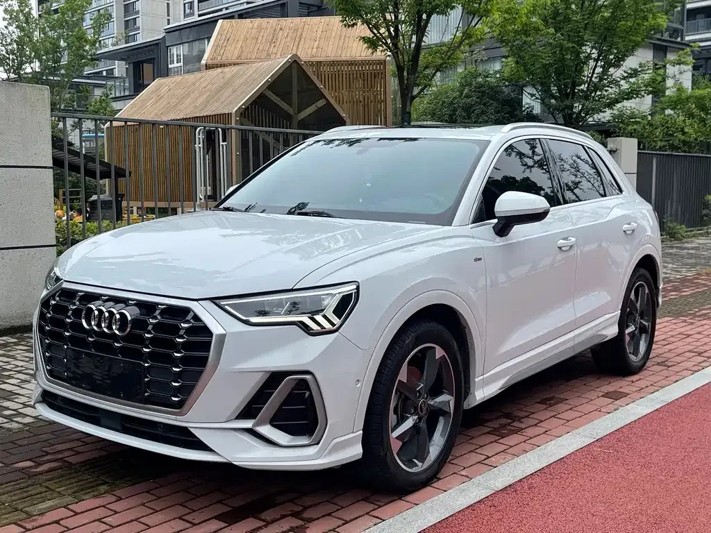Audi Q3 — фото 1