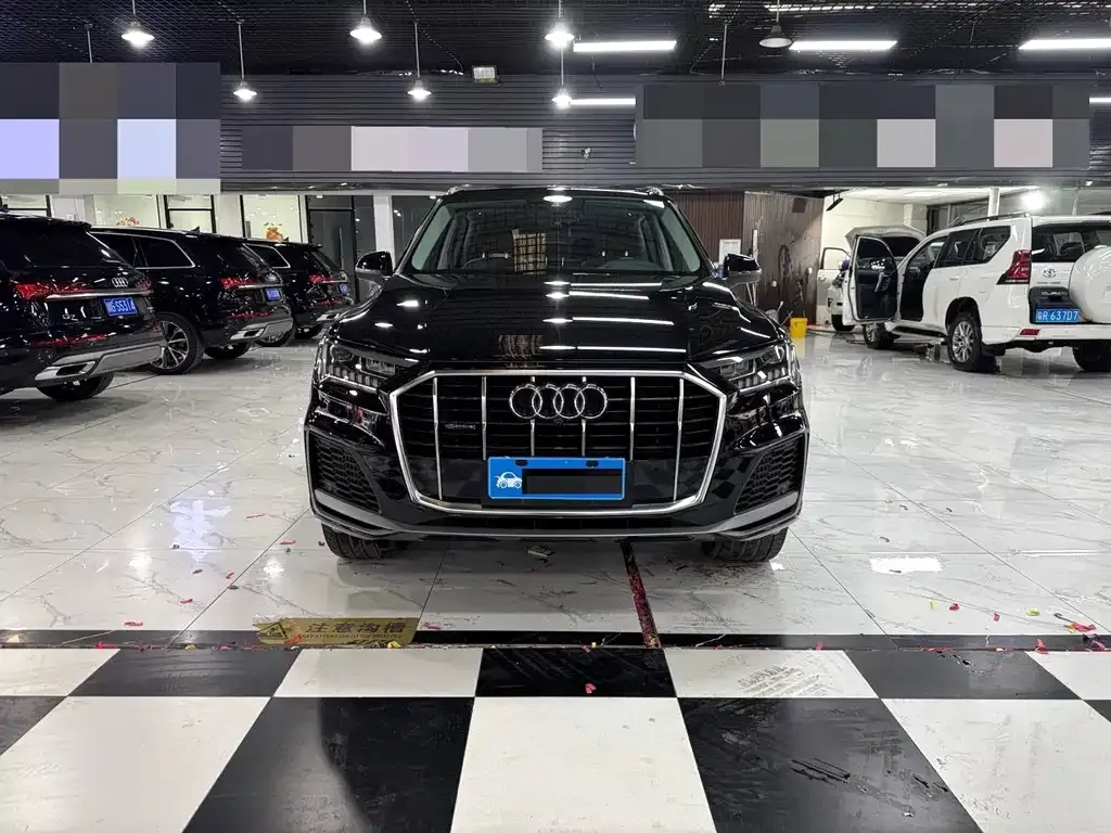 Audi Q7 — фото 10