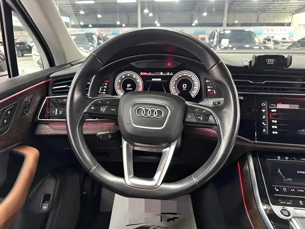 Audi Q7 — фото 9