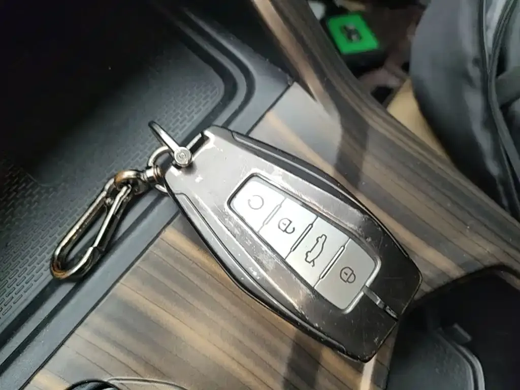 Geely Boyue L 2023 из CN, фото 2