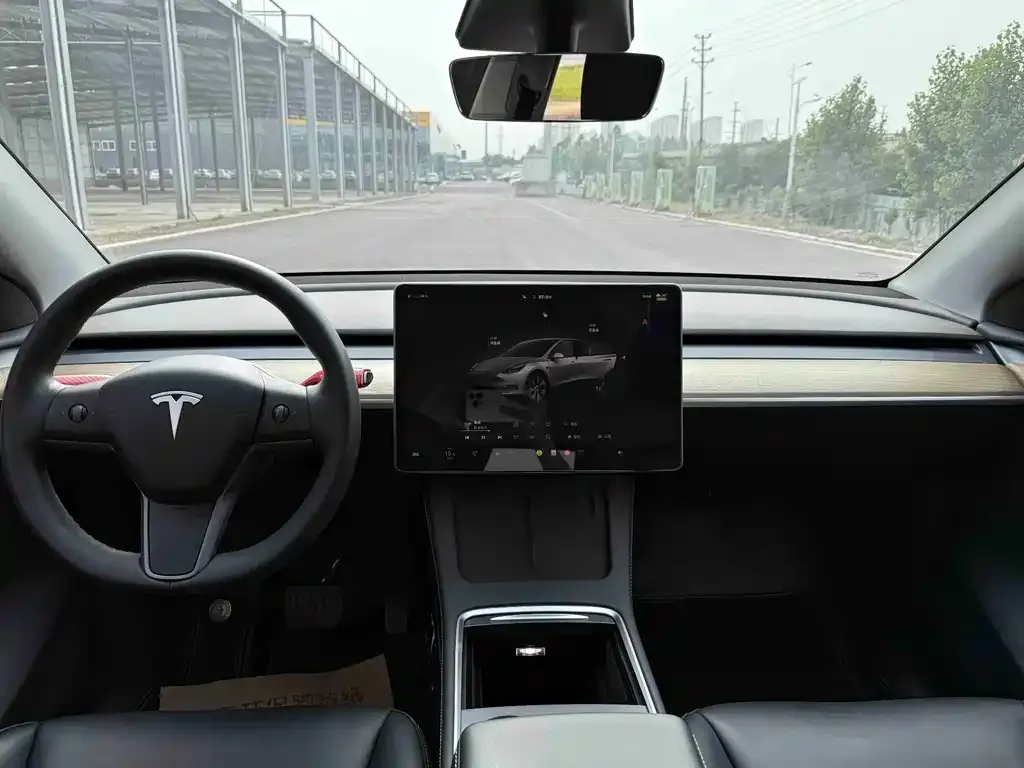 Tesla Model Y — фото 6